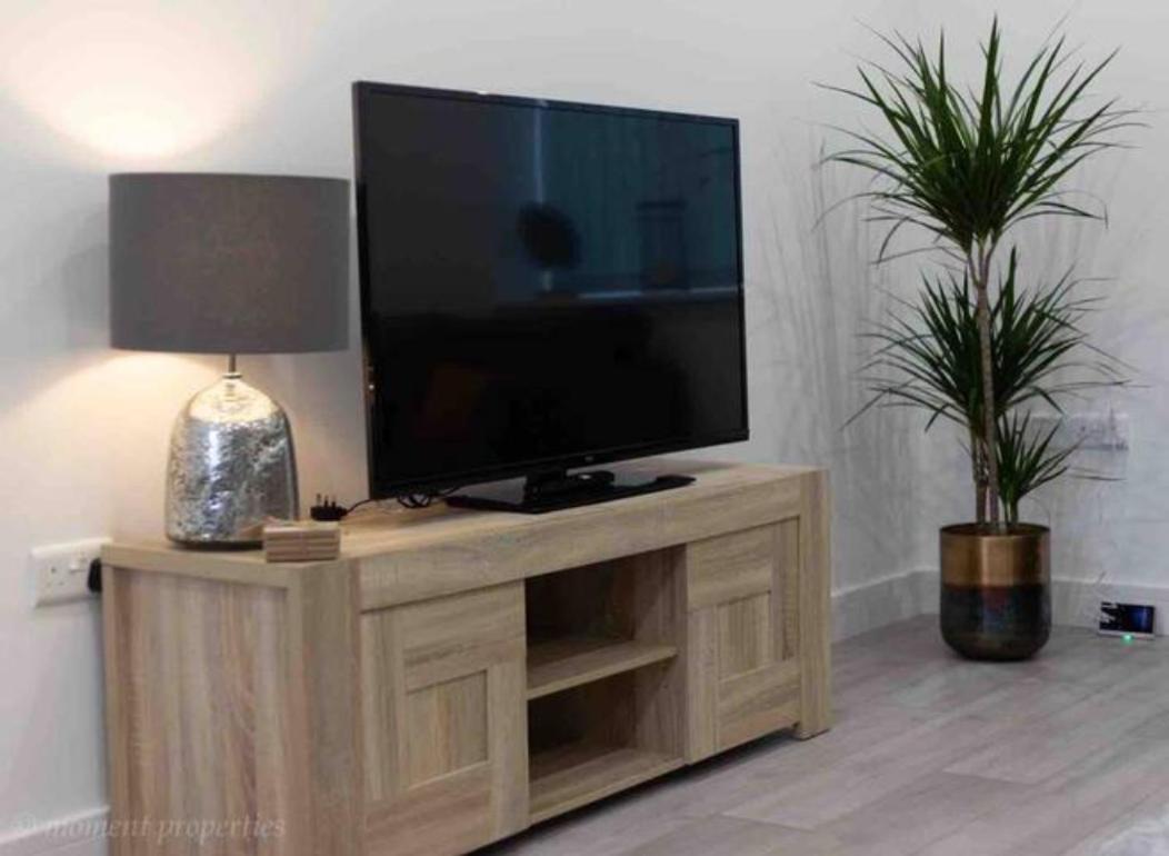 Entire Property Luton 2 Bedroom Apartment Home From Home Great Location Exterior photo